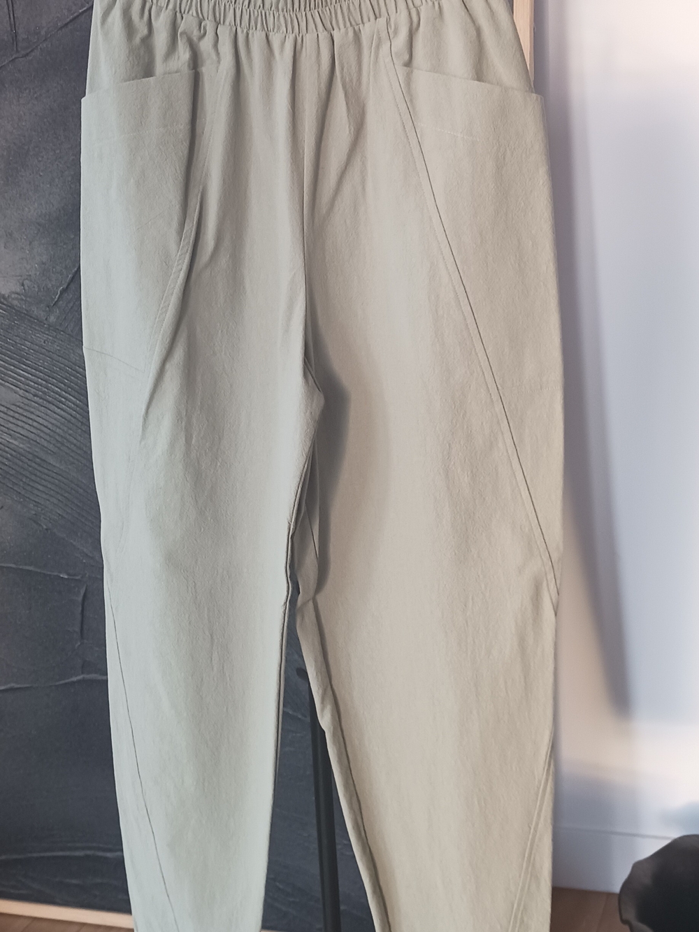 Eve Gravel Light Beige Elastic-Waist Chinos